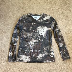 Cabela’s long sleeve camo shirt, size small
